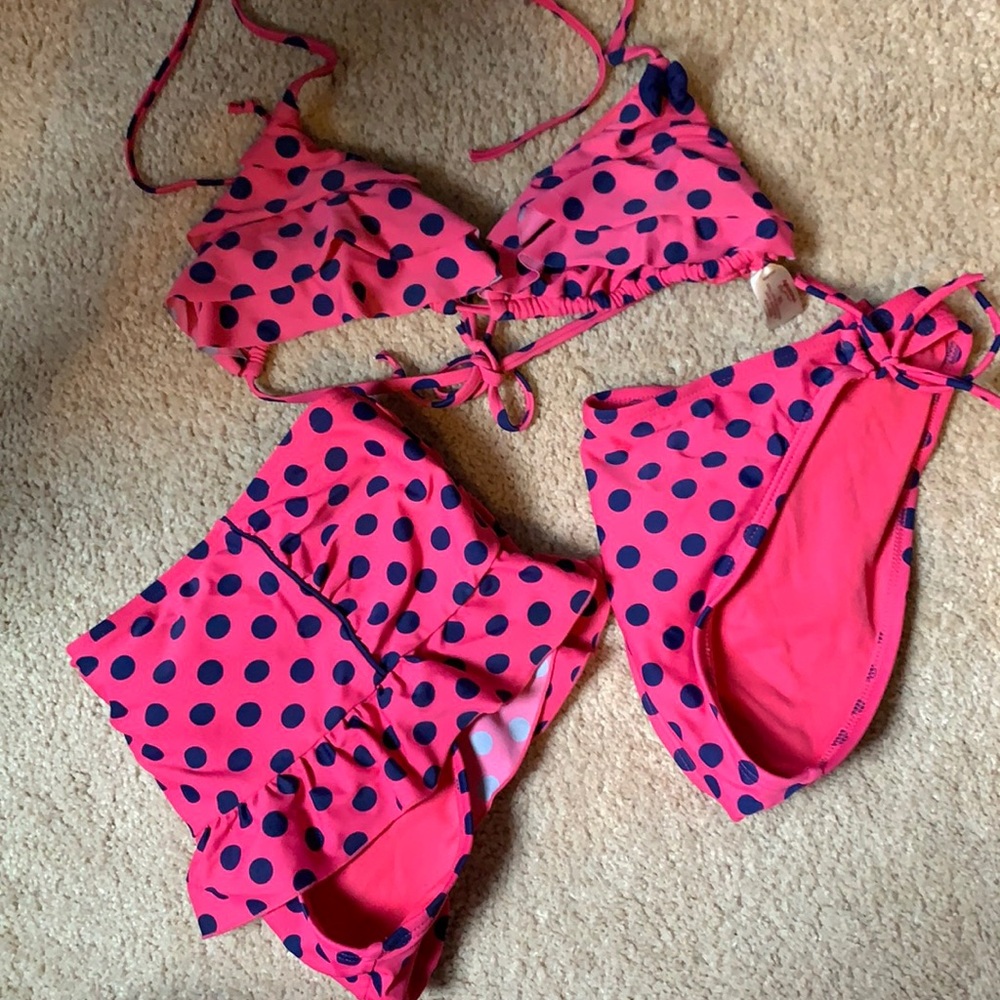 Triangle swim top with two bottoms